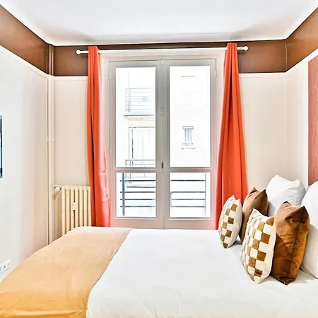 à * Neuilly-sur-Seine
