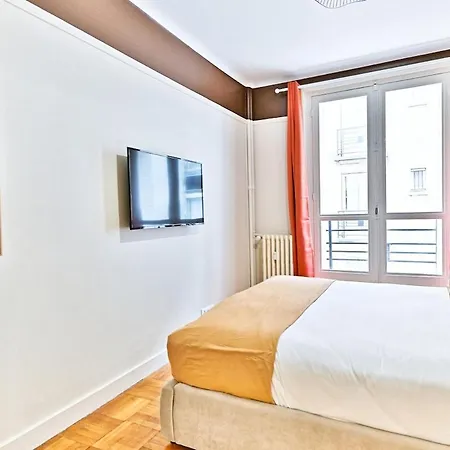 à * Neuilly-sur-Seine